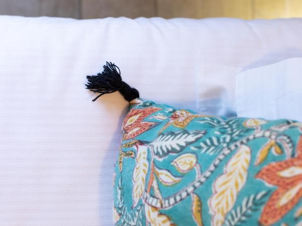 Hotel des Lices : photo 10 de la chambre petite chambre standard classique - vue sur rue