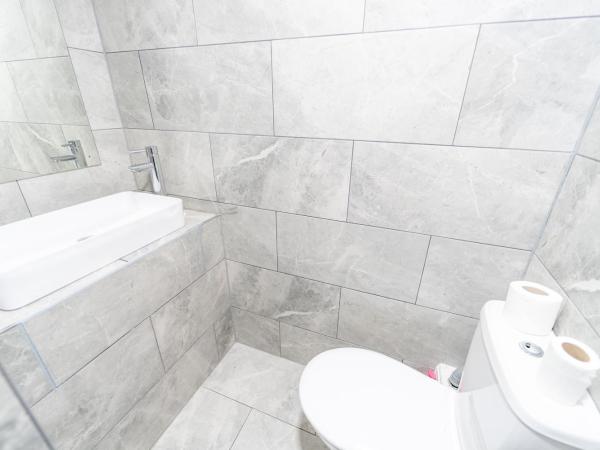 FREE PARKING Cosy Studios close to city and QE and UOB! : photo 9 de la chambre studio