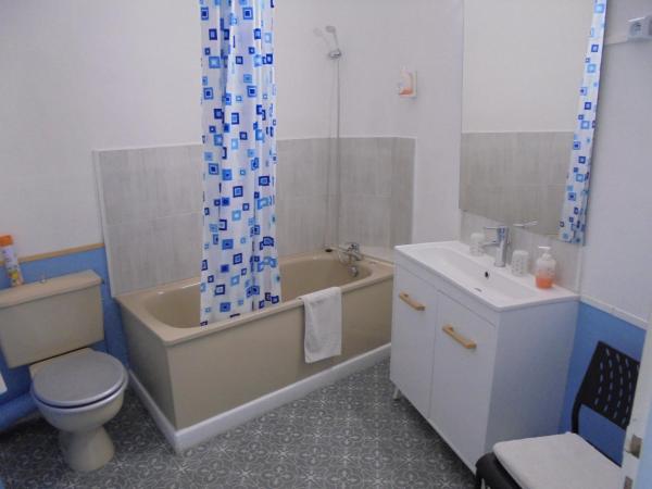 Hotel De La Gare : photo 3 de la chambre chambre familiale (2 adultes + 3 enfants)