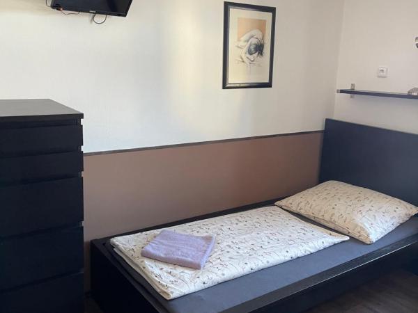 Hostel u Arény : photo 1 de la chambre chambre lits jumeaux avec salle de bains privative