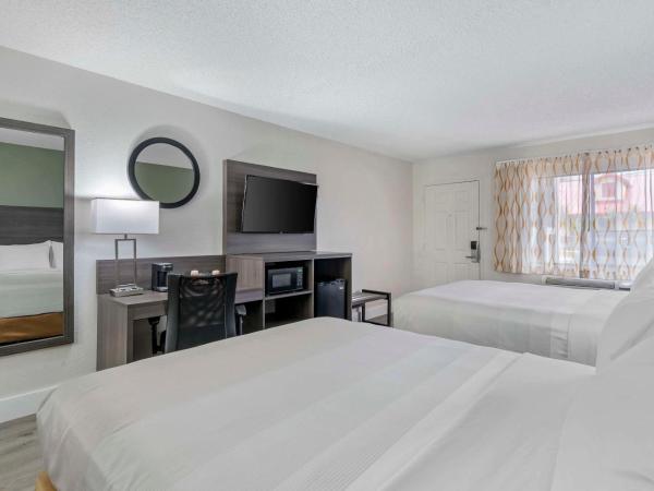 Quality Inn & Suites Orlando East - UCF Area : photo 3 de la chambre chambre avec 2 grands lits queen-size 