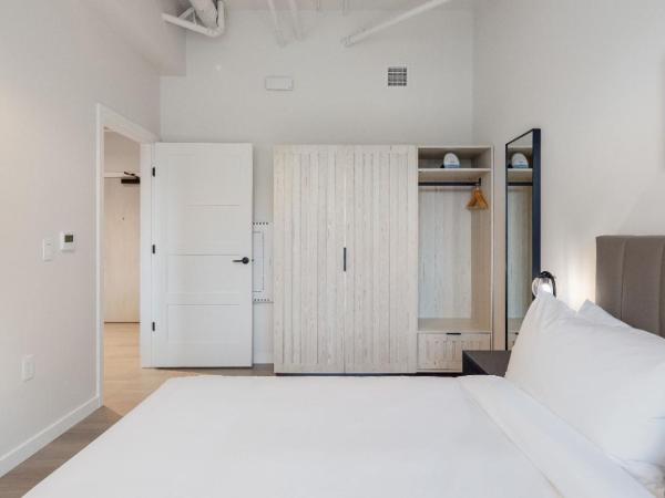 Steveston Waterfront Hotel : photo 6 de la chambre one bedroom suite ada