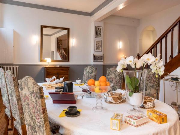 Chez Angelina : photo 2 de la chambre chambre double avec salle de bains privative