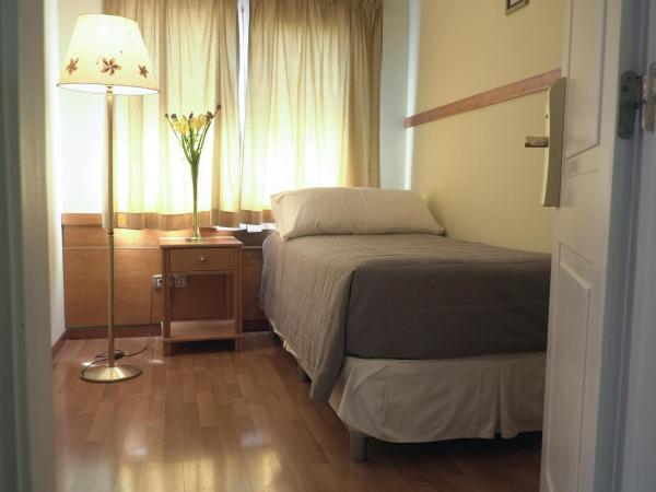 Hotel Nahuel Huapi : photo 3 de la chambre chambre triple