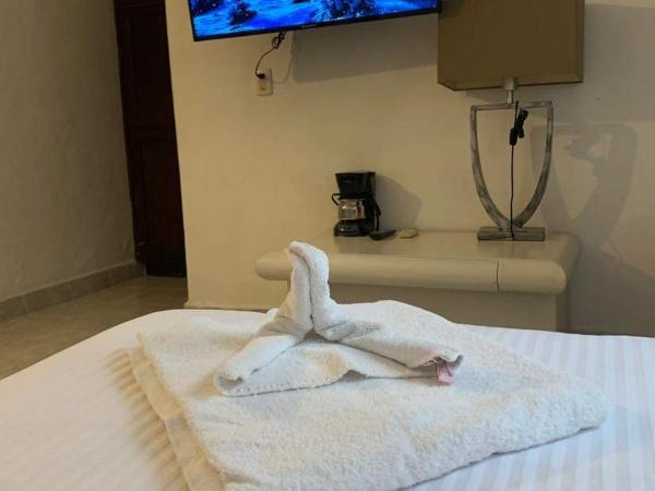 Hotel Hermanos Aguilar : photo 5 de la chambre chambre double avec balcon (2 adultes + 1 enfant)