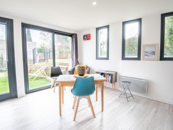 Le Cocon en bois proche du Roi : photo 2 de la chambre maison de vacances