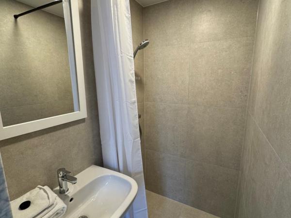 Beaux ARTS : photo 3 de la chambre chambre double avec toilettes communes