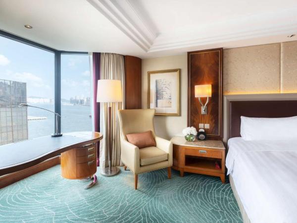 Kowloon Shangri-La, Hong Kong : photo 1 de la chambre chambre lit king-size horizon club avec avantages horizon club - vue latérale sur port