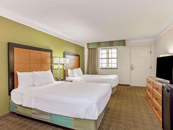 La Quinta Inn by Wyndham Orlando Airport West : photo 3 de la chambre chambre double avec 2 lits doubles