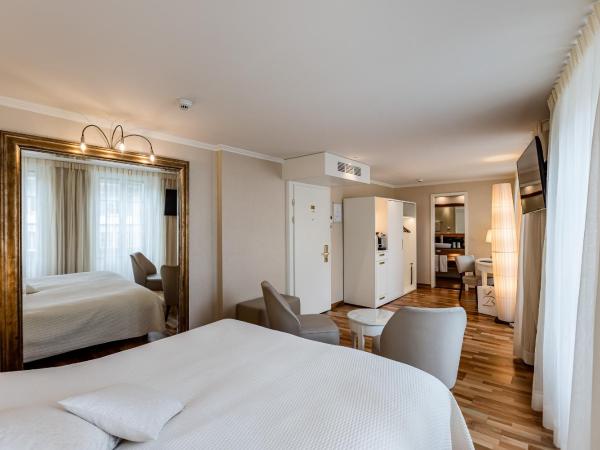 Hotel des Balances : photo 1 de la chambre chambre double – vue sur ville