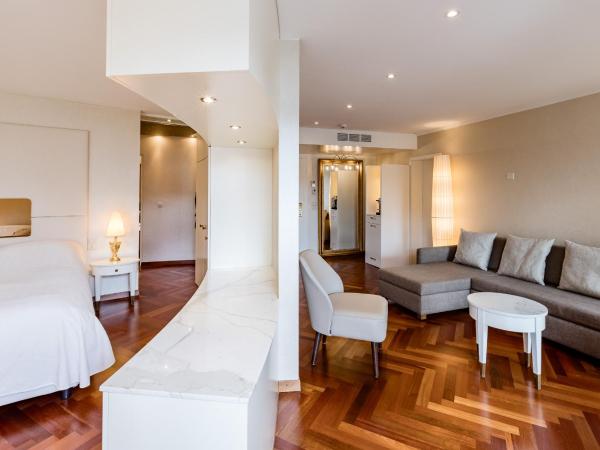 Hotel des Balances : photo 6 de la chambre suite avec jacuzzi et balcon - vue sur rivière