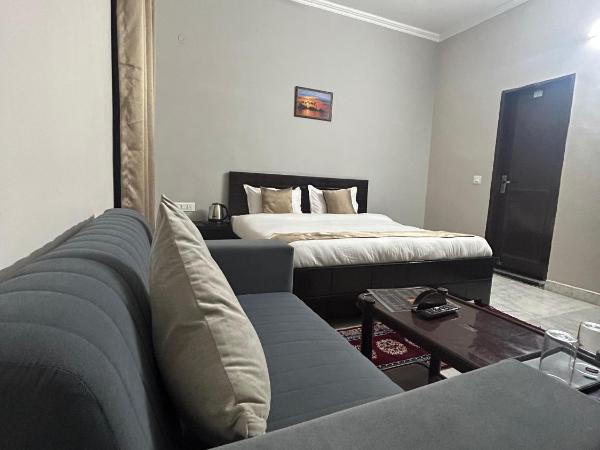 RAJ RESIDENCY : photo 3 de la chambre chambre double avec salle de bains privative