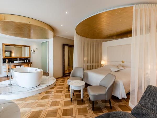 Hotel des Balances : photo 2 de la chambre suite romantique avec balcon - vue sur rivière