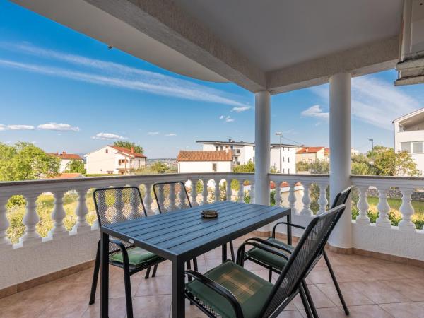 B&B Dujmović : photo 6 de la chambre appartement avec balcon