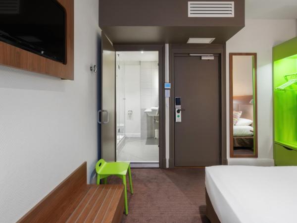 Campanile Annecy Centre - Gare : photo 4 de la chambre chambre nouvelle génération - 1 lit double et 1 lit simple