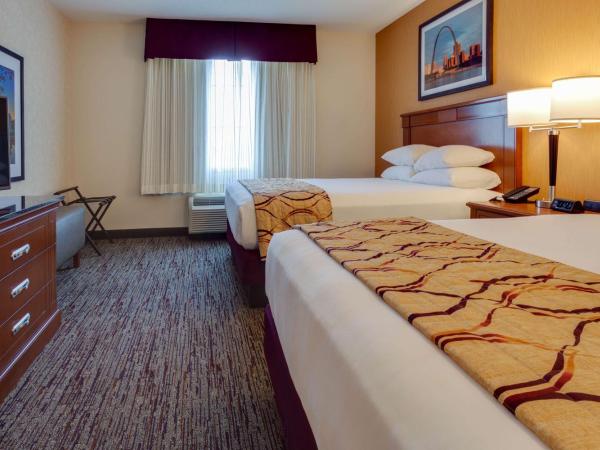 Drury Inn & Suites St. Louis Forest Park : photo 3 de la chambre suite lit queen-size avec canapé-lit