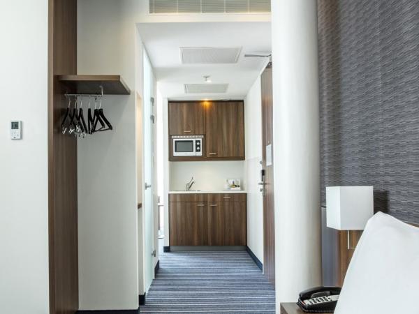 Holiday Inn Express Amsterdam Arena Towers, an IHG Hotel : photo 6 de la chambre chambre double avec lit d'appoint