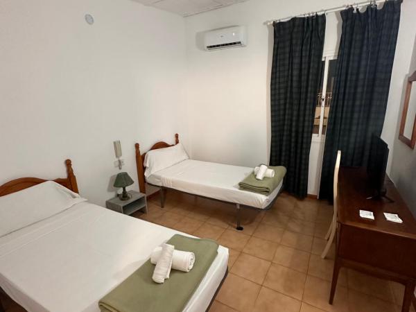 Hostal San Felipe : photo 4 de la chambre chambre double avec salle de bains commune