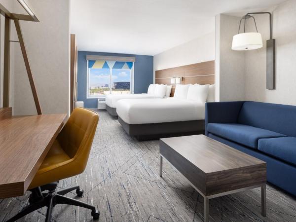 Holiday Inn Express Las Vegas Stadium Area, an IHG Hotel : photo 1 de la chambre suite with two queen beds and stadium view