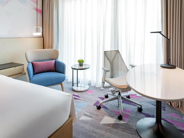 Hilton Garden Inn Shenzhen World Exhibition & Convention Center : photo 1 de la chambre chambre lit king-size