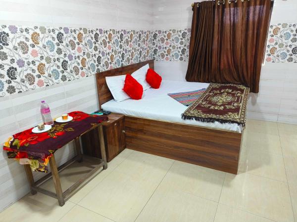 OYO SAI PALACE : photo 4 de la chambre chambre triple classique