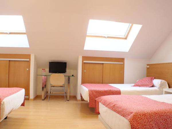 Hotel Picos De Europa : photo 6 de la chambre chambre triple