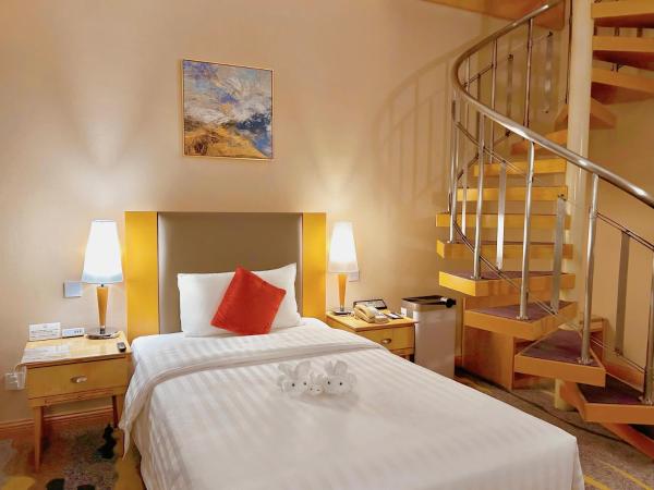 Beijing XinQiao Hotel : photo 3 de la chambre executive duplex family suite room