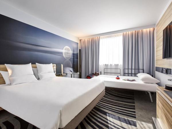 Novotel Limoges Le Lac : photo 2 de la chambre chambre standard - vue sur piscine