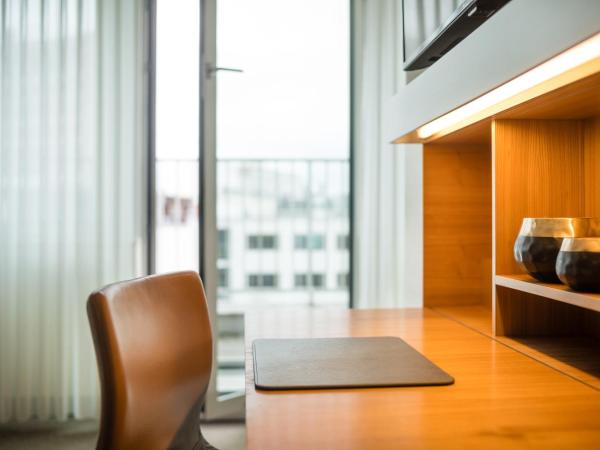 Lindner Hotel Berlin Ku'damm, part of JdV by Hyatt : photo 3 de la chambre chambre lit queen-size avec balcon