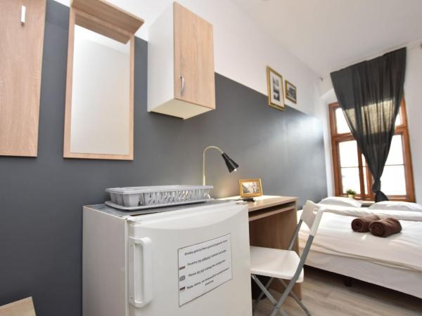 DUKES Hostel - Pokoje prywatne, RYNEK : photo 2 de la chambre chambre double avec salle de bains commune