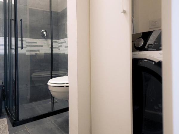 tHE Keith Haring Room - Private Bedroom : photo 3 de la chambre chambre double avec salle de bains privative