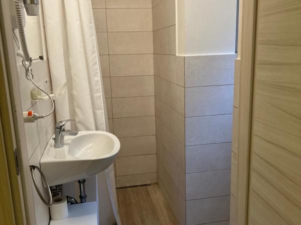 Casa Francia Emilia Levante : photo 6 de la chambre chambre double ou lits jumeaux avec salle de bains privative