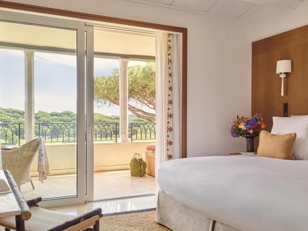 Airelles Château de la Messardière : photo 5 de la chambre chambre double ou lits jumeaux de luxe avec accès piscine