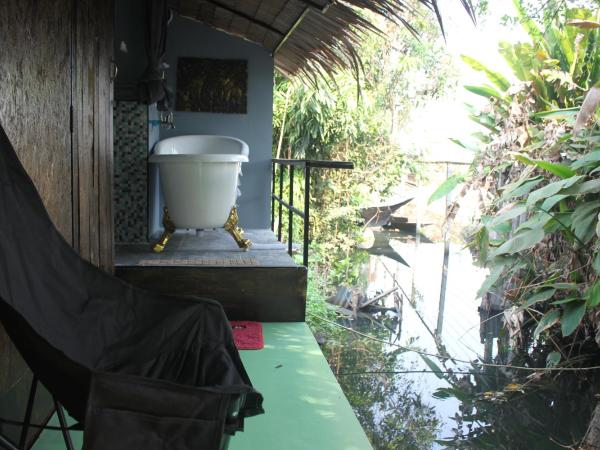 Do Dee Cafe Bangkok Hostel : photo 1 de la chambre chambre simple deluxe avec balcon