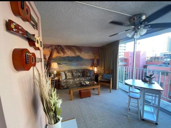 Pacific Monarch : photo 1 de la chambre studio avec balcon