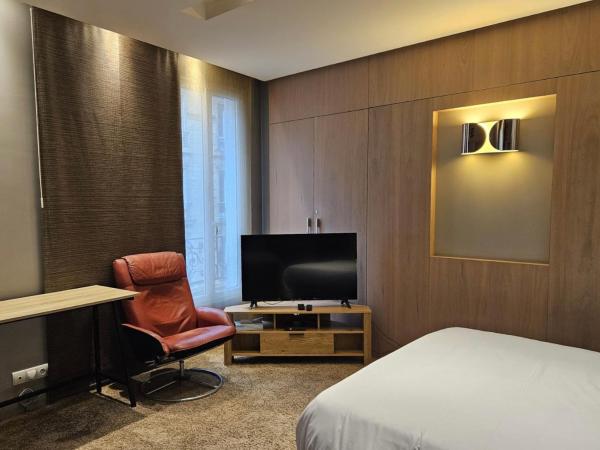 Hotel Apolonia Paris Montmartre; Sure Hotel Collection by Best Western : photo 4 de la chambre chambre lit king-size familiale avec canapé-lit - bâtiment séparé