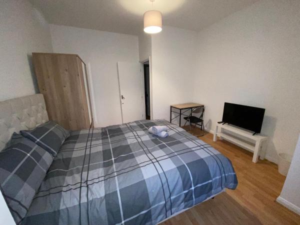 Cozy & Spacious Double Room With King Bed 10 Mins To Central London : photo 1 de la chambre grande chambre double 