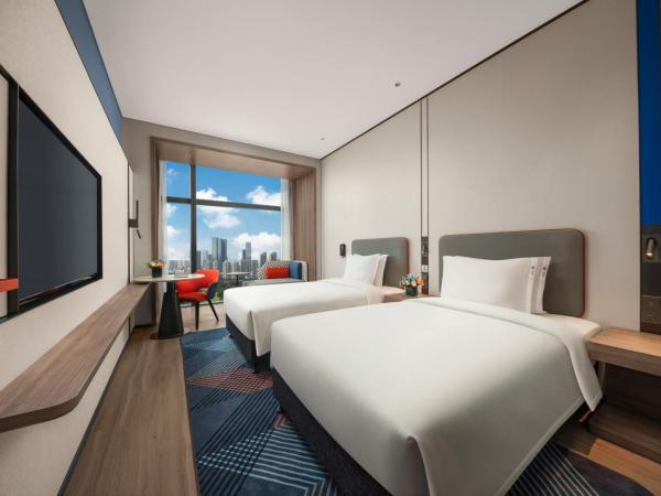 Holiday Inn Express Shenzhen Futian Center, an IHG Hotel : photo 1 de la chambre 2 double standard golf view