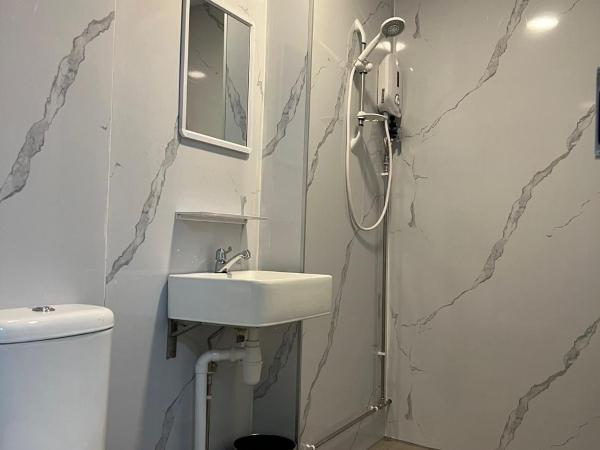 Duke Living : photo 3 de la chambre chambre double avec salle de bains privative