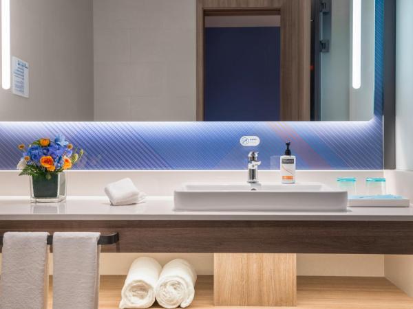 Holiday Inn Express Shenzhen Futian Center, an IHG Hotel : photo 6 de la chambre chambre standard