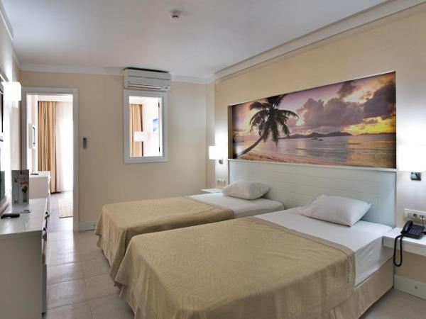 Batıhan Beach Resort & Spa : photo 3 de la chambre chambre familiale supérieure