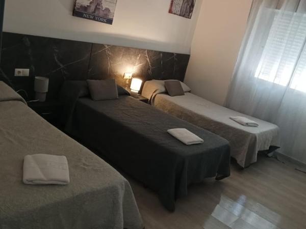 Pensión Barlovento : photo 2 de la chambre chambre triple avec salle de bains privative