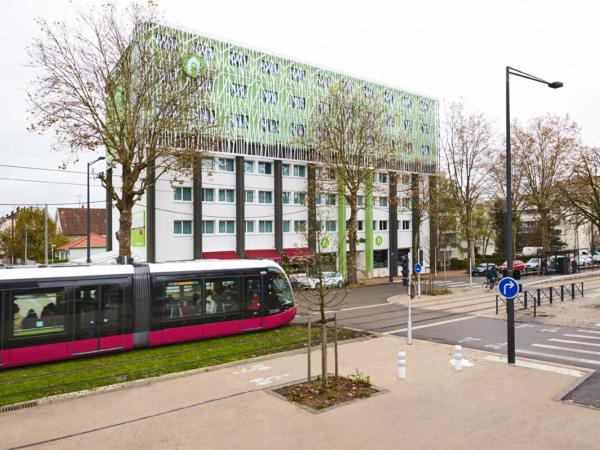 Campanile Dijon Congrès Clemenceau : photo 1 de la chambre chambre nouvelle génération avec 1 lit double et 2 lits simples