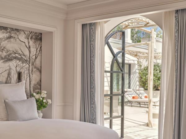 Airelles Château de la Messardière : photo 3 de la chambre suite junior avec piscine privée 