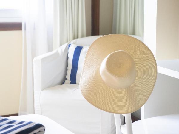 Le Relais La Borie : photo 10 de la chambre chambre double standard - vue partielle sur mer