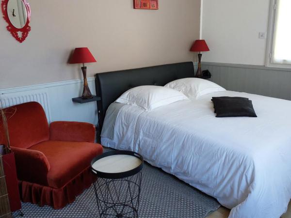 Chambres d'Hôtes de l'Ile du Saule : photo 1 de la chambre chambre familiale - vue sur jardin