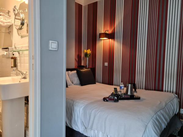 Hotel Le Charleston : photo 4 de la chambre chambre triple