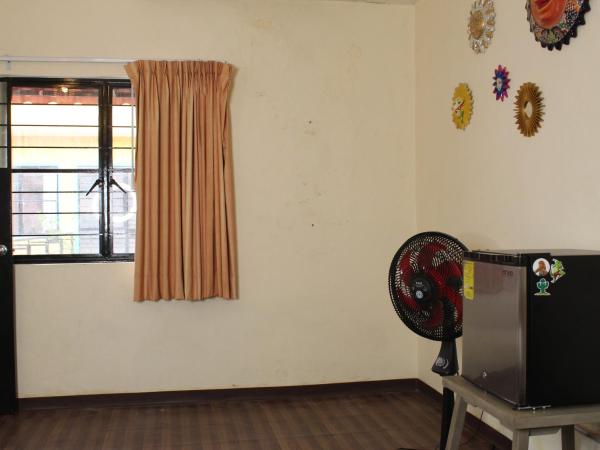 Hostal La Loteria : photo 9 de la chambre chambre double