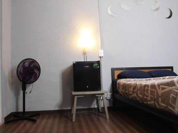 Hostal La Loteria : photo 6 de la chambre chambre double