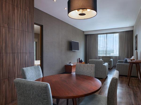 AC Hotel by Marriott Santa Fe : photo 4 de la chambre suite 1 chambre lit king-size avec terrasse